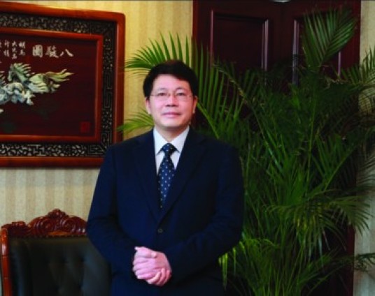 欧进萍