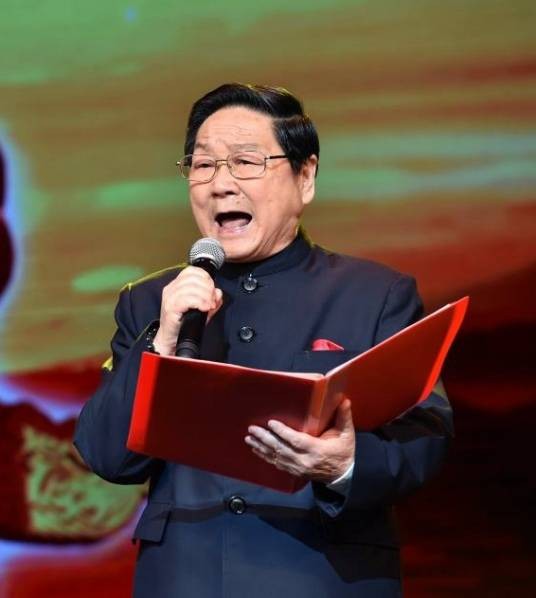 曹灿（中国当代艺术家，原中国国家话剧院国家一级演员，前广播节目《小喇叭》中的故事叔叔）