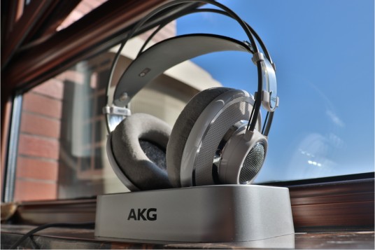 AKGK701