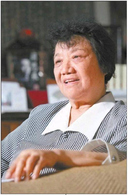 柯岩(当代女作家、诗人)