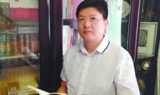 冯玮（前复旦大学教授）