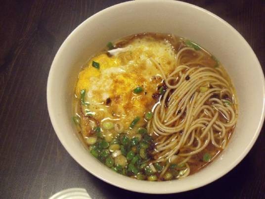 鸡蛋面(中国的传统面食小吃之一)