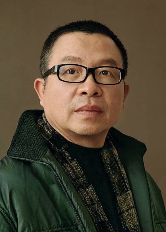 罗中立