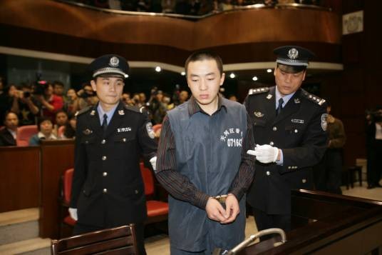 许霆（盗窃金融机构罪犯）