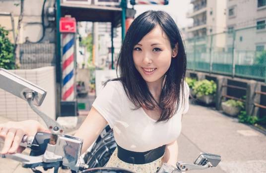 横山夏希