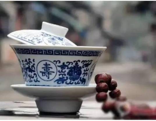 盖碗茶（成都市的正宗川味特产）