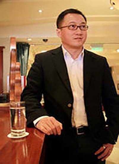 黄建华(美籍华裔富商)