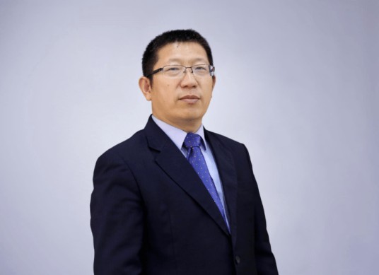 何龙（比亚迪股份有限公司副总裁、一汽弗迪新能源科技有限公司副董事长、包头市比亚迪矿用车有限公司董事长）