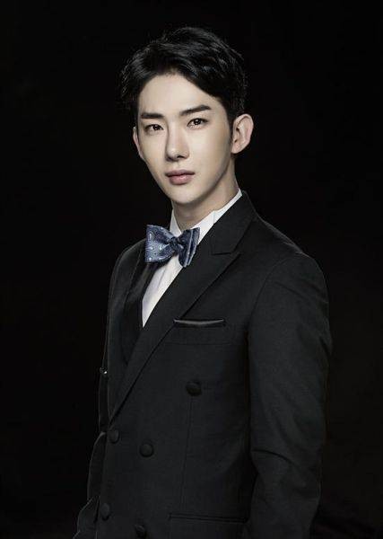赵权（韩国男歌手、演员、主持人，2AM队长）