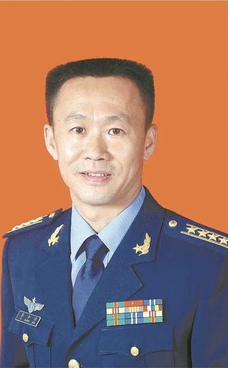李中华（英雄试飞员、中国人民解放军空军指挥学院训练部原副部长）