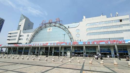 广州北站（中国广东省广州市花都区境内铁路车站）