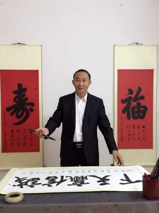 赖晓明（中国华厦万里行书画协会一级书画师）