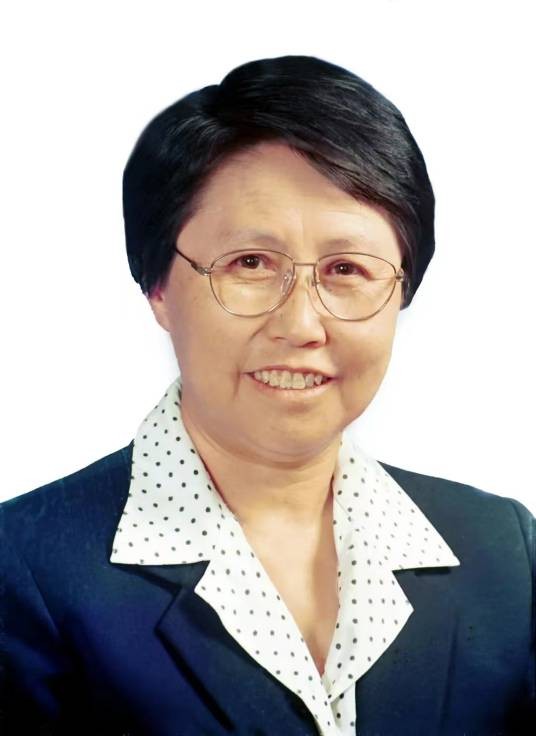 乌云其木格（第十届、十一届全国人大常委会副委员长）