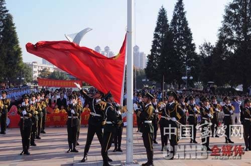 升旗手(旗手1名,护旗手2名组成)