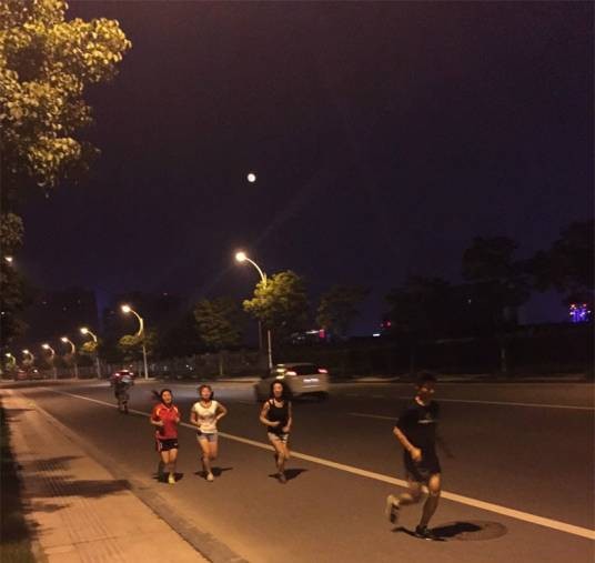 夜跑(晚间跑步)