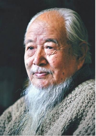 侯一民(中国当代油画家、壁画家、雕塑家、美术教育家,第三套、第四套人民币图案设计者)