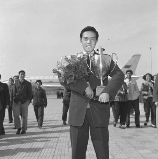 容国团
