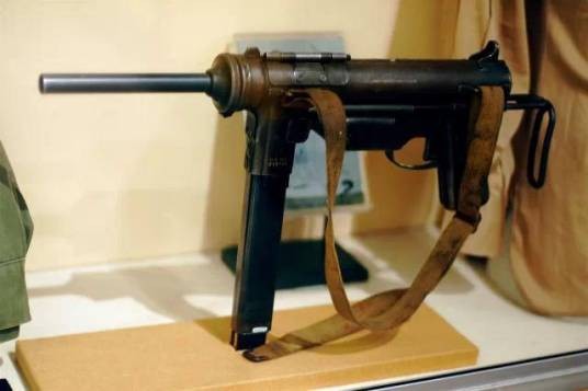 M3式冲锋枪（1942年美国研制装备冲锋枪）