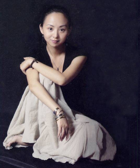 邰丽华(中国女舞蹈家、艺术家、中国残疾人艺术团团长、中国特殊艺术协会副主席)