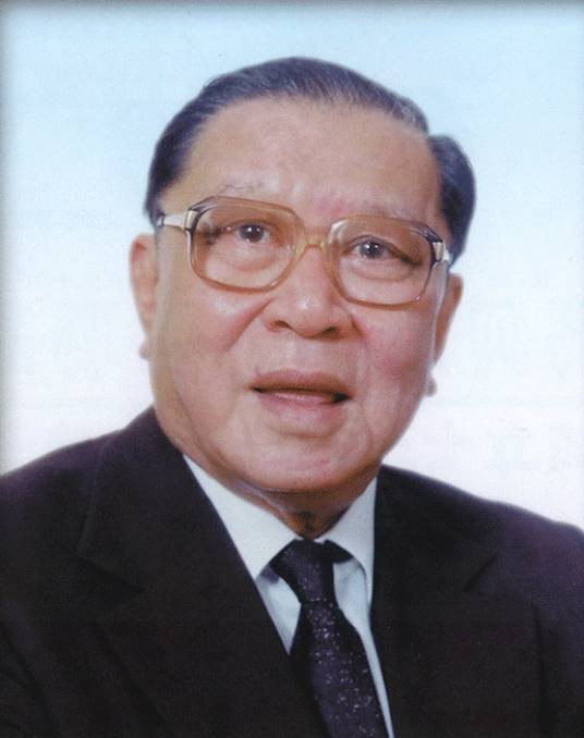 何贤（澳门政府政务委员会、立法委员会华人代表）