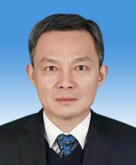 操龙灿