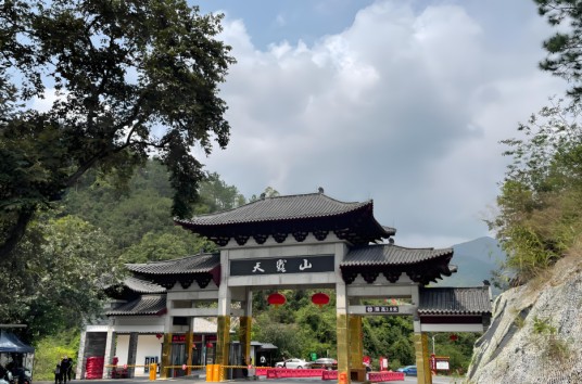 天露山