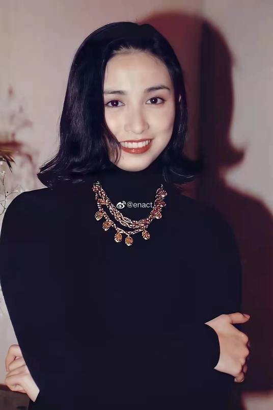 吴婉芳（1986年香港小姐亚军、演员、歌手）