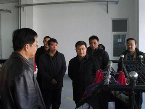 绫致时装公司