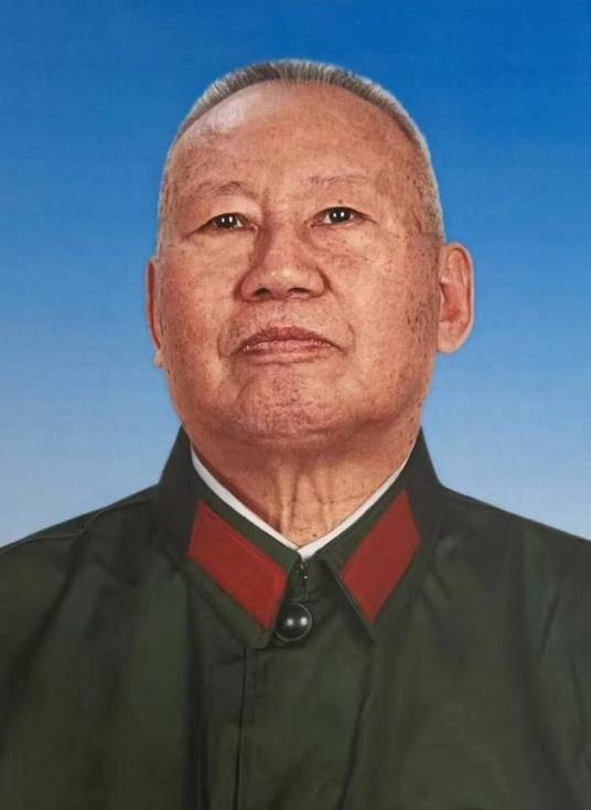 张积慧（空军原副司令员，空军一级战斗英雄）