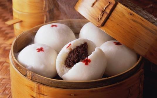 豆包(以小豆等为馅做成的包子)