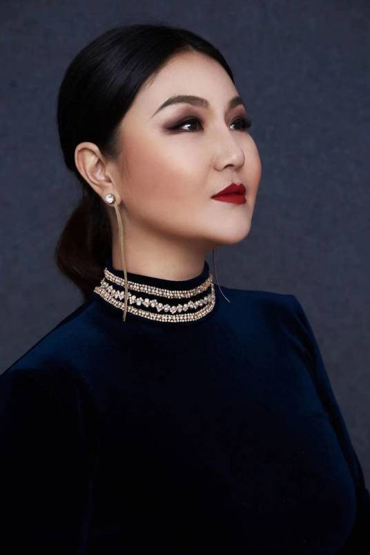 娜日莎（中国内地蒙古剧女演员、歌唱家、星光大道月冠军）