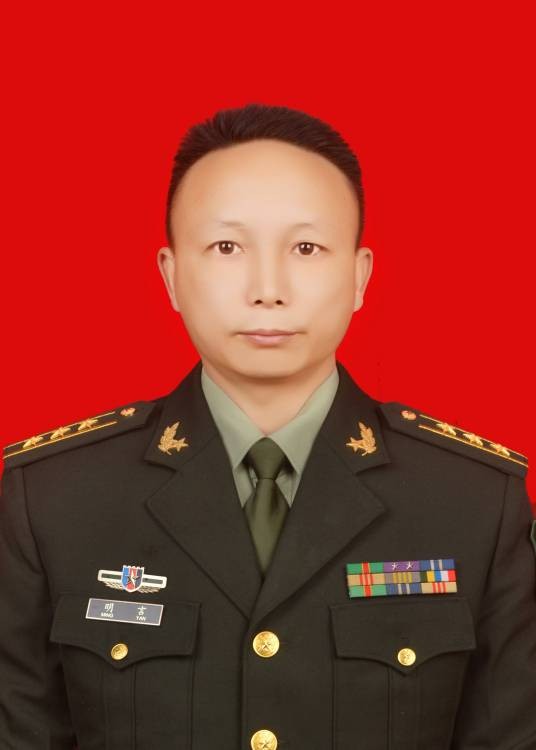 明言（襄阳市保康县委常委、县人武部政委）