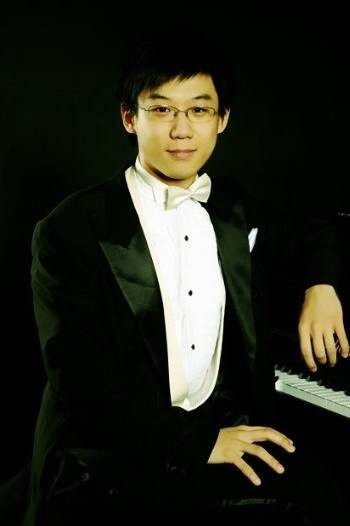 侯乐天（中国钢琴表演艺术家，中国音乐喜剧创始人）
