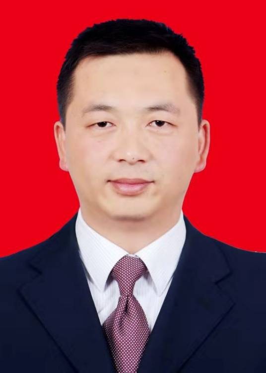 李国强（宁夏回族自治区吴忠市盐池县委常委、三级调研员）