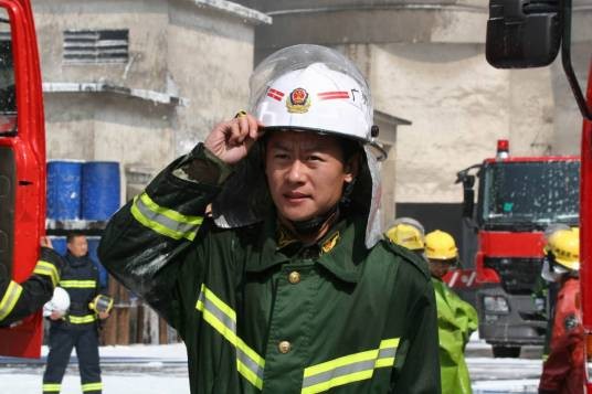 烈火男儿(2008年邓衍成执导的剧情片)