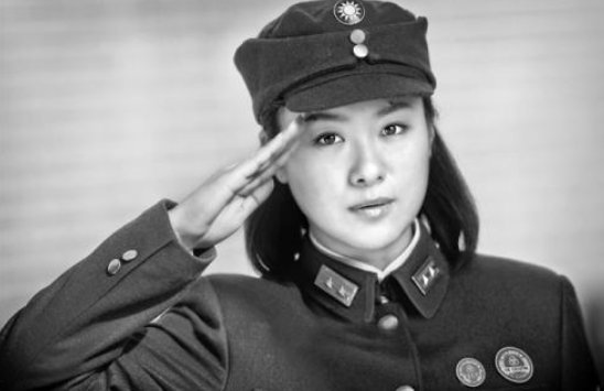 《潜伏》中的左蓝死了没啊?