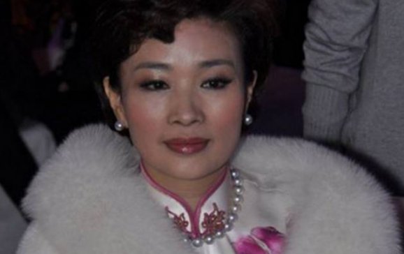 温州女首富胡洁:前夫坐牢,二婚嫁演员周立波,后来怎样?