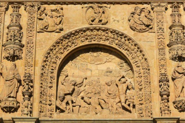 西班牙1100年前的一个教堂中发现太空人的浮雕，到底是怎么回事？