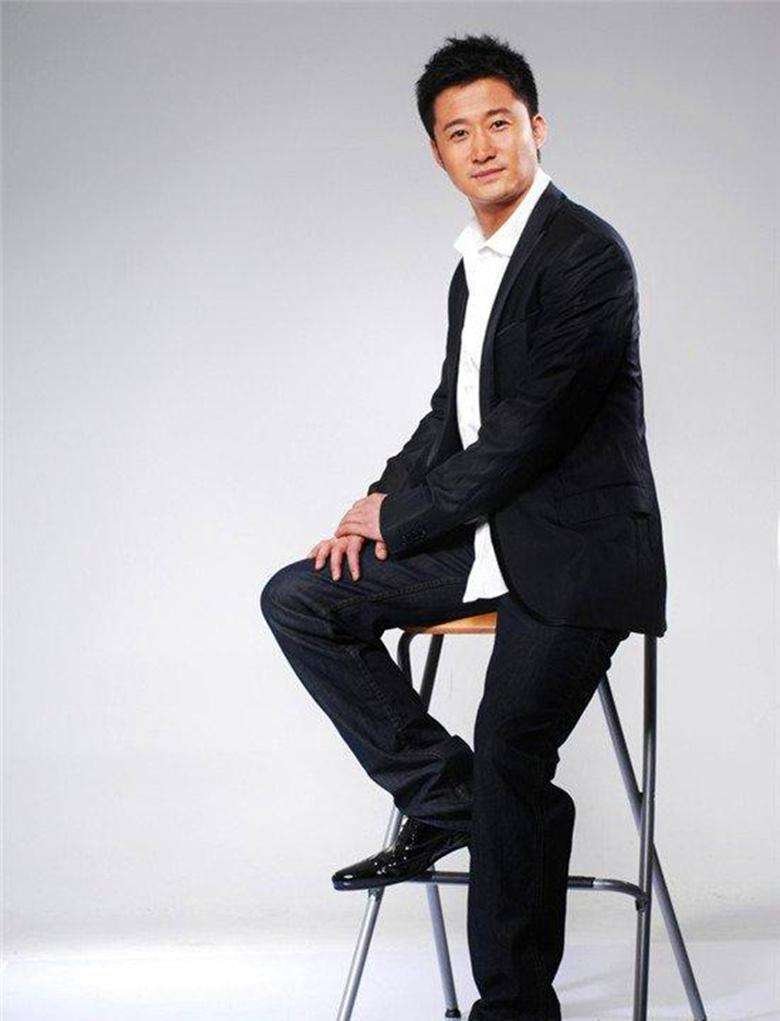 当初吴京晒病床照，谢楠邓超小沈阳等明星纷纷留言，他怎么了？