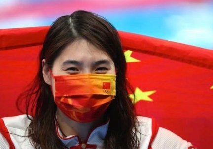 中国两位双金王太厉害了!长相甜美颜值爆表,张雨霏杨倩笑容有多美?