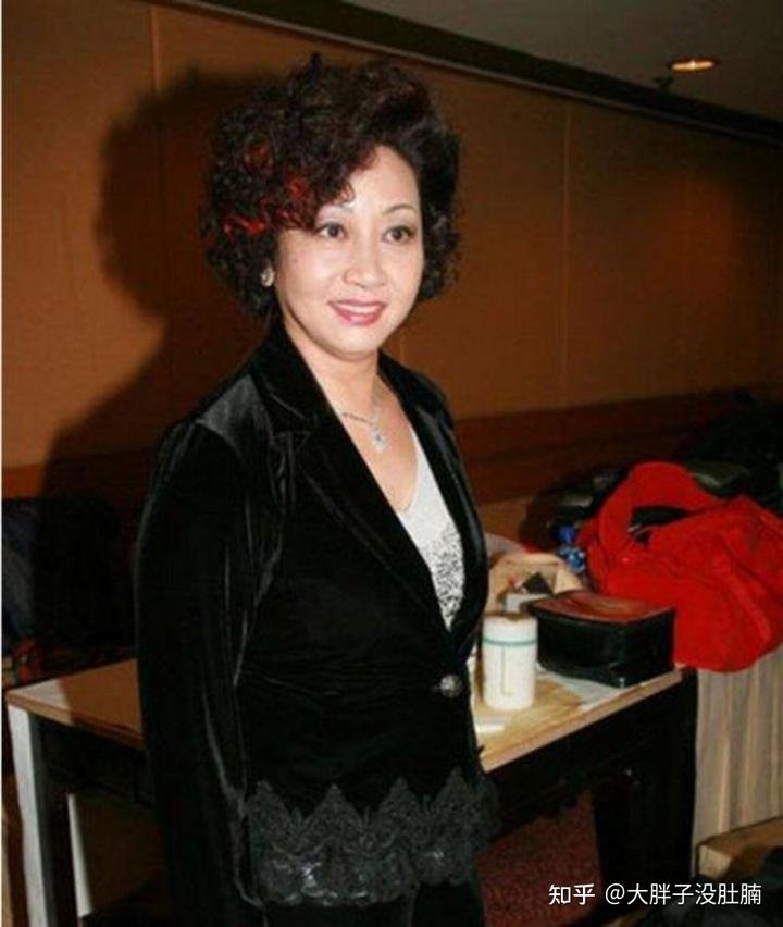 “最懒女星”元秋:隐退演艺圈18年,成龙洪金宝对她毕恭毕敬