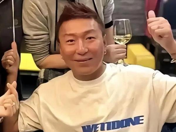 陈羽凡现状：低调生活，50岁胖到认不出，儿子1米8长得像白百何