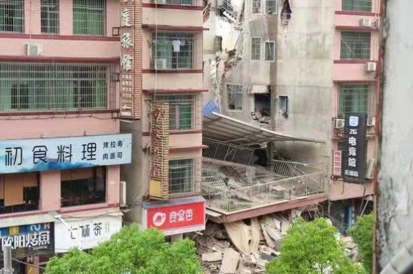 长沙塌楼事故伤者发声：正在医院治疗，受伤人员是否有性命之忧？