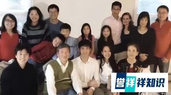 了不得!王力宏哥哥现身香港分享血癌科研,父母罕见露脸,好骄傲