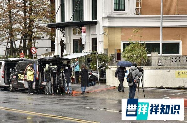 13度寒冷雨天堵王力宏,媒体们不幸扑空!汪小菲雪中送炭送小吃