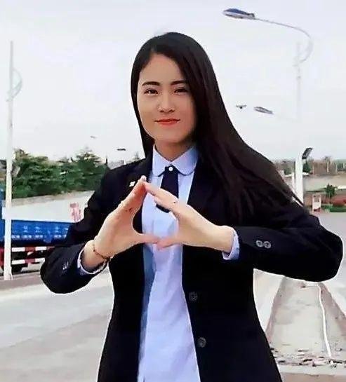 网红“豫北女保安”被“榜一大哥”S害，她走得太匆忙，两个孩子永失母爱