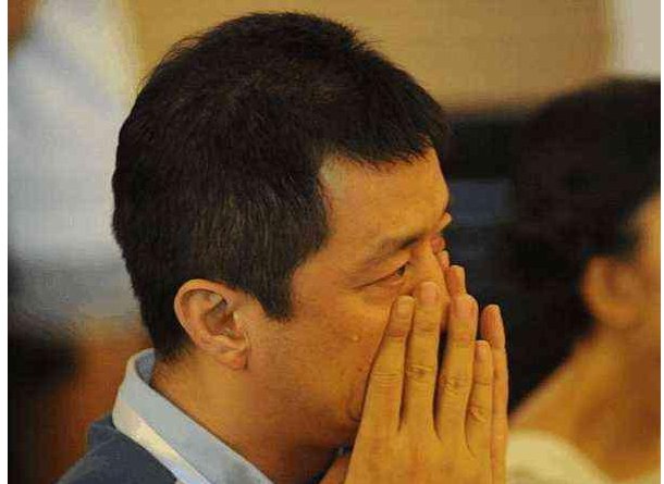 因为王菲的一句短信李亚鹏干了什么？