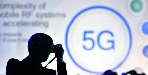 马化腾有危机感了!三大运营商5G消息年底正式商用,微信或被取代