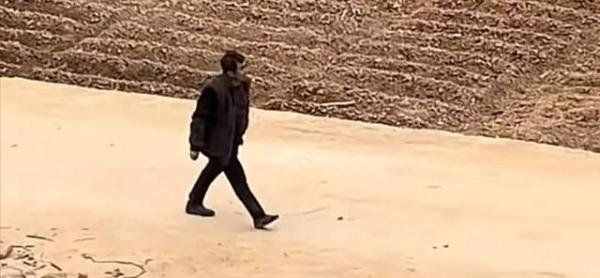 爷爷颤颤巍巍去见孙子最后一面 这是咋情况？