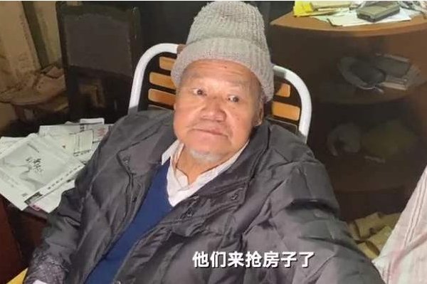 水果摊主受赠300万房产后与老人家属见面,该事件都经历过怎样的发转?